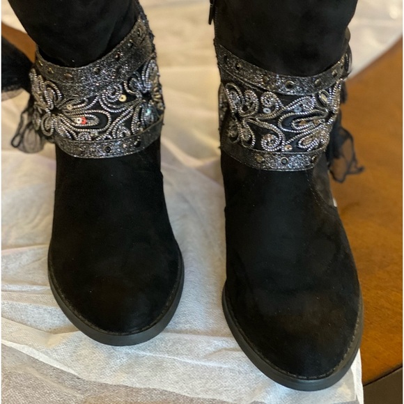 Midnight Dream Boots - Picture 16 of 17